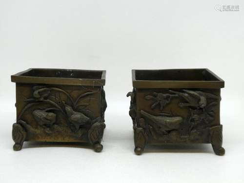 CHINA Pair of square pot holders in bronze with brown patina and bird relief decoration. Stamp in hollow on the back. Ht : 8cm