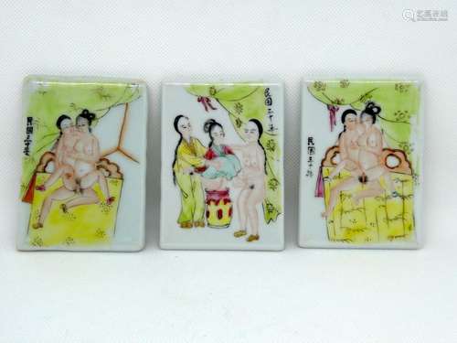 CHINA Set comprising three porcelain plates with an erotic subject. Dim :10x7cm