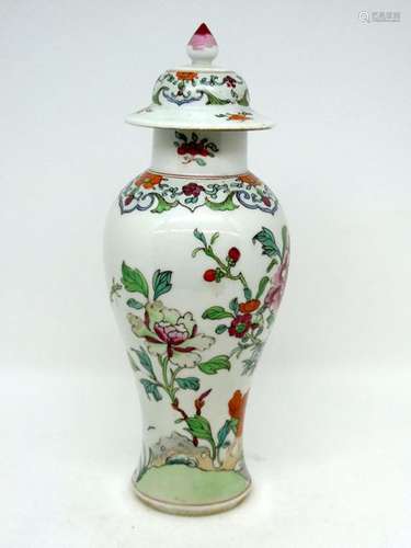 CHINA Porcelain covered baluster vase with flower decoration. Ht: 23,5cm