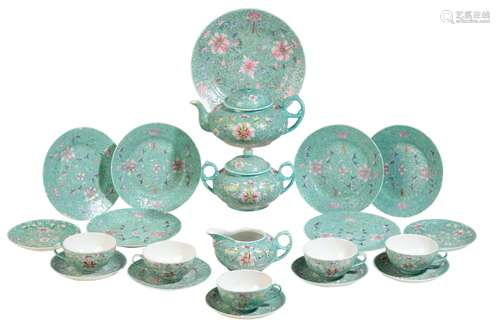 FAMILLE ROSE TEA SERVICE, LATE QING / REPUBLIC PERIOD