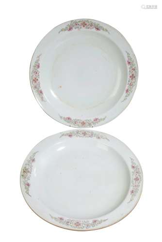 LARGE PAIR OF FAMILLE ROSE DISHES, QIANLONG PERIOD