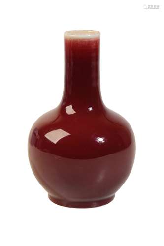 SMALL OX-BLOOD GLAZE BOTTLE VASE, LATE QING / REPUBLIC PERIOD
