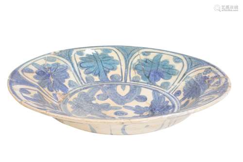 ISLAMIC BLUE AND WHITE GLAZED POTTERY DISH, 16TH CENTURY