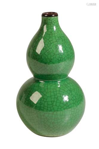 APPLE-GREEN CRACKLE-GLAZED DOUBLE GOURD VASE