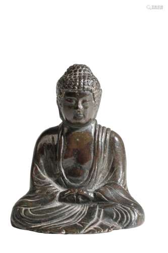 SMALL BRONZE SEATED BUDDHA, 17TH / 18TH CENTURY