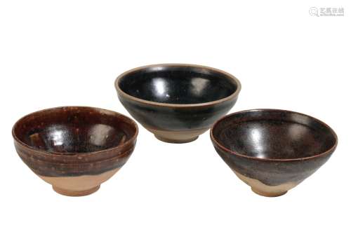 THREE BROWN-GLAZED POTTERY BOWL, SONG DYNASTY OR LATER