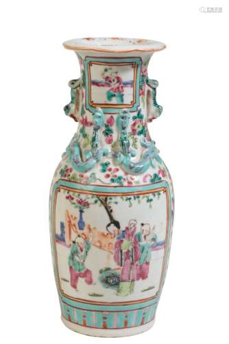 CHINESE EXPORT FAMILLE ROSE VASE, QING DYNASTY, 19TH CENTURY