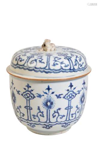 LARGE BLUE AND WHITE COVERED POT, KANGXI PERIOD