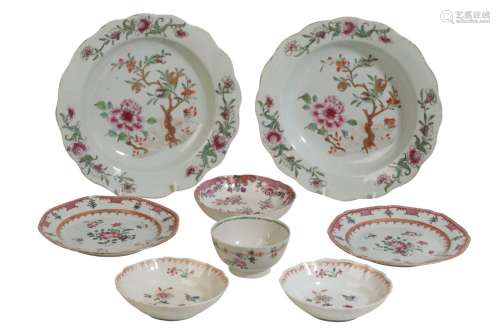 PAIR OF CHINESE EXPORT FAMILLE ROSE DISHES, QIANLONG PERIOD