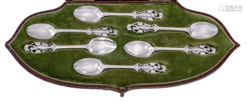 William Comyns & Sons, a set of six Art Nouveau silver spoons in original shaped and fitted case
