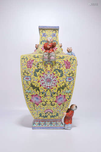 chinese qing dynasty famille rose porcelain vase