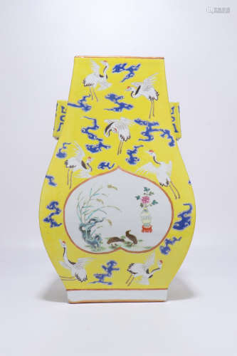 chinese yellow-ground porcelain handled vase,qing dynasty