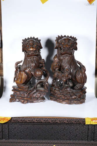 chinese lichee wood carved twin-lion ornament,qing dynasty