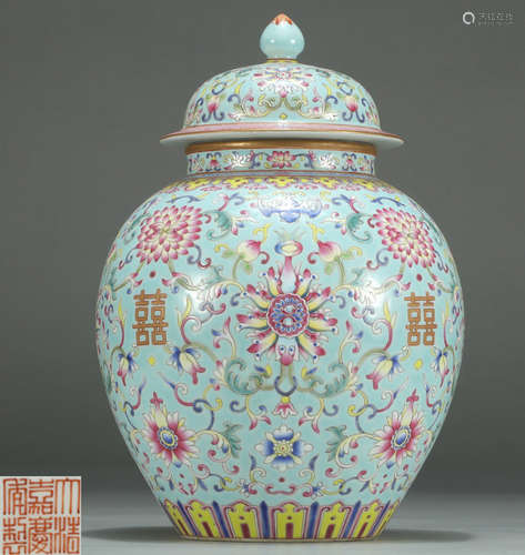 A BLUE BASE FAMILLE ROSE GLAZE JAR WITH FLOWER PATTERN