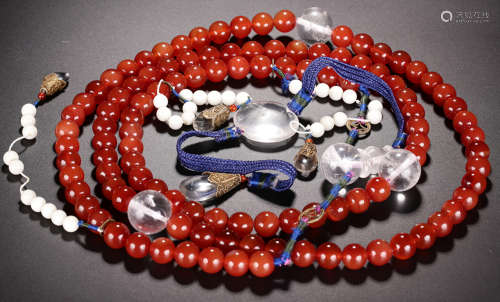 AN AGATE STRING NECKLACE WITH 108 BEADS