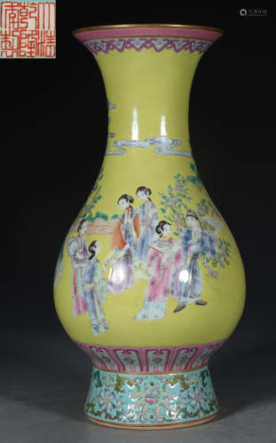 A FAMILLE ROSE GLAZE VASE WITH FIGURE PATTERN