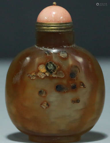 AN AGATE SNUFF BOTTLE WITH NATURE PATTERN