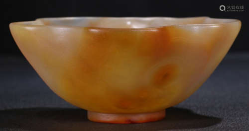 AN AGATE BOWL SHAPED WITH FLOWER