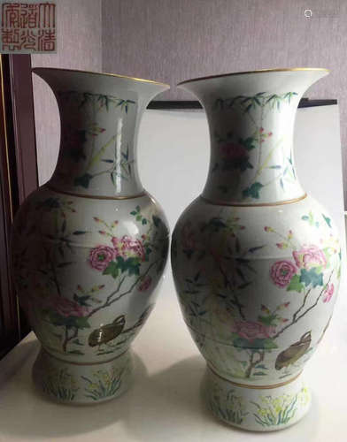 PAIR OF FAMILLE ROSE GLAZE VASE WITH FLOWER PATTERN