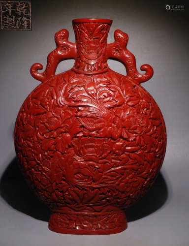 A RED LACQUER VASE CARVED WITH FLOWER PATTERN