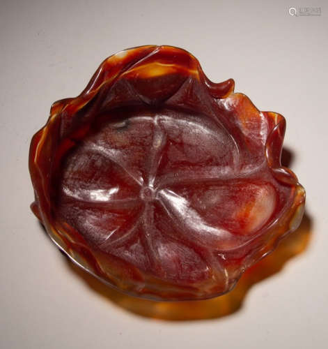 AN AGATE BRUSH WASHER SHAPED WITH LOTUS
