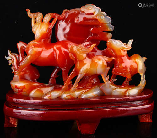 AN AGATE ORNAMENT CARVED WITH SHEEP