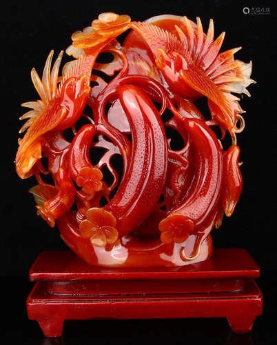 AN AGATE ORNAMENT CARVED WITH PHOENIX&CUCUMBER