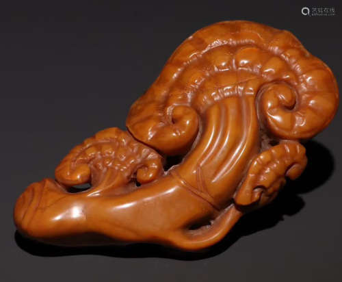 A TIANHUANG STONE ORNAMENT SHAPED WITH GANODERMA