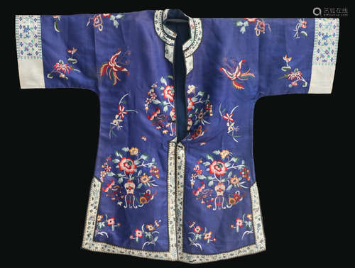 A PURPLE BASE FLOWER PATTERN ROBE