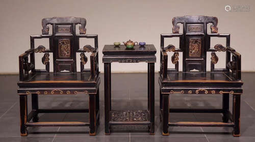 A WOOD TABLE&CHAIRS CARVED WITH PATTERN