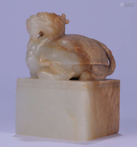 A HETIAN JADE SEAL SHAPED WITH TORTOISE