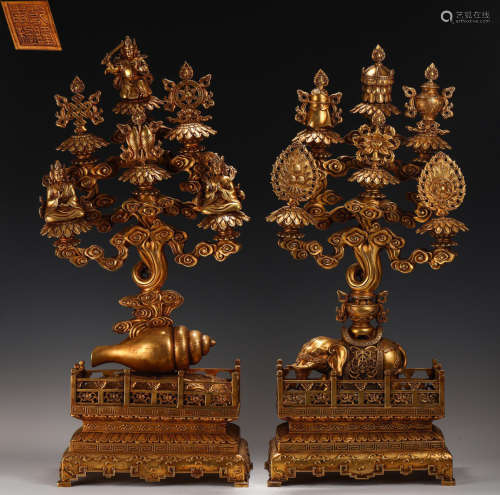 PAIR OF GILT BRONZE ORNAMENT CARVED WITH FLOWER