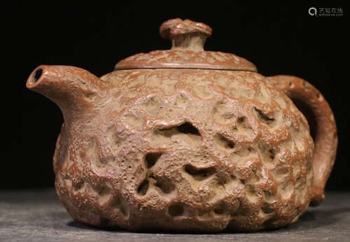 A ZISHA TEA POT WITH NATURE PATTERN