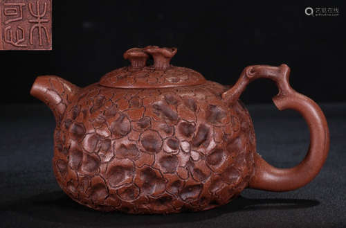 A ZISHA TEA POT WITH NATURE PATTERN