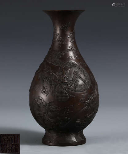 A COPPER VASE CARVED WITH DRAGON PATTERN