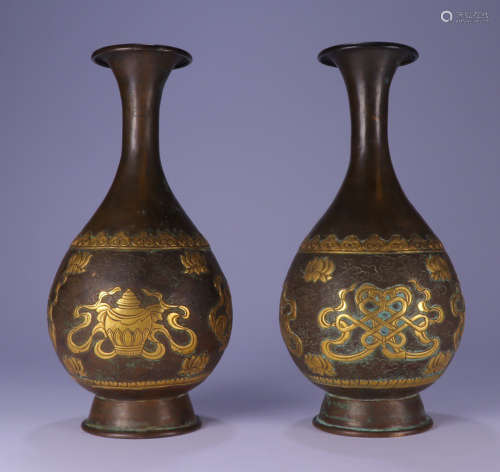 PAIR OF GILT BRONZE VASE CARVED WITH FLOWER PATTERN