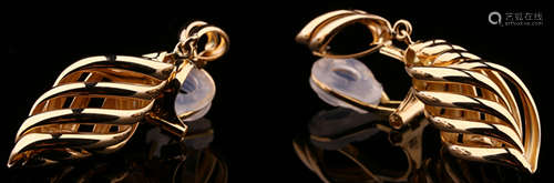 PAIR OF 18K GOLD EARRINGS