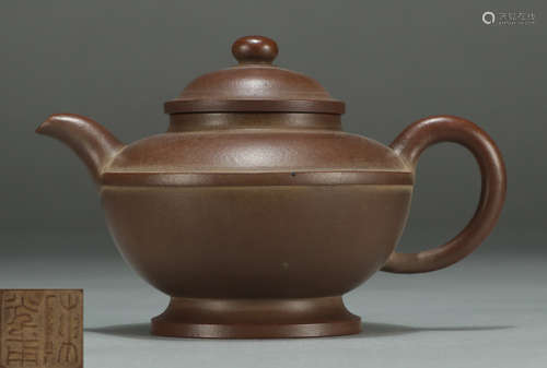 A ZISHA TEA POT WITH MARK