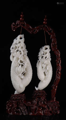 PAIR OF HETIAN JADE ORNAMENT SHAPED WITH CUCUMBER