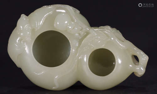 A HETIAN JADE BRUSH WASHER SHAPED WITH GOURD