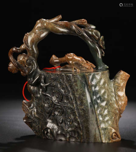 A HETIAN JADE POT CARVED WITH FLOWER