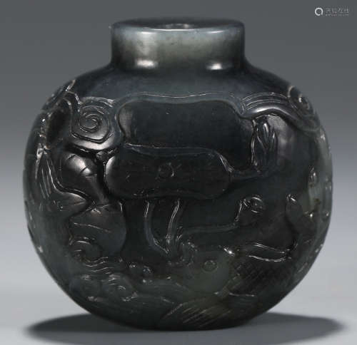 A JADE SNUFF BOTTLE CARVED WITH LOTUS&FISH