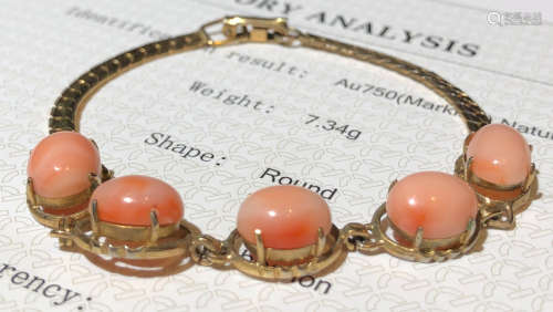A GILT SILVER BRACELET EMBEDDED WITH PINK CORAL