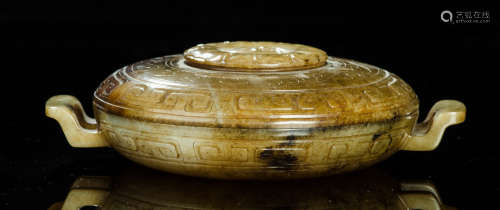 AN ANTIQUE JADE BOX CARVED WITH BEAST PATTERN