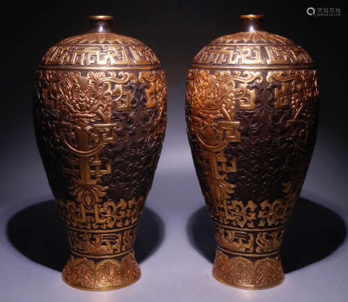 PAIR OF GILT SILVER VASE CARVED WITH FLOWER PATTERN