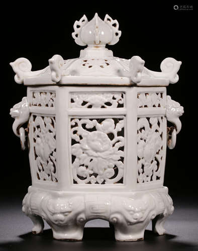 A WHITE GLAZE CANDLE HOLDER HOLLOW CARVED