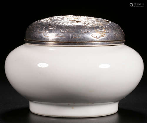 A WHITE GLAZE CENSER WITH SILVER COVER