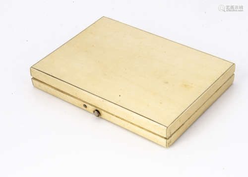 A Victorian period ivory calling card case, 10.7cm, overall in good condition, opening to reveal