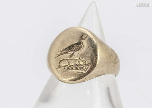A 9ct gold gentleman's signet ring, with incised crest of a bird upon plinth, ring size P, 9.1g