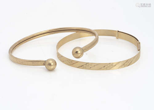 A 9ct gold torque bangle, 6cm x 5cm and another adjustable bangle with engraved star design, 7cm